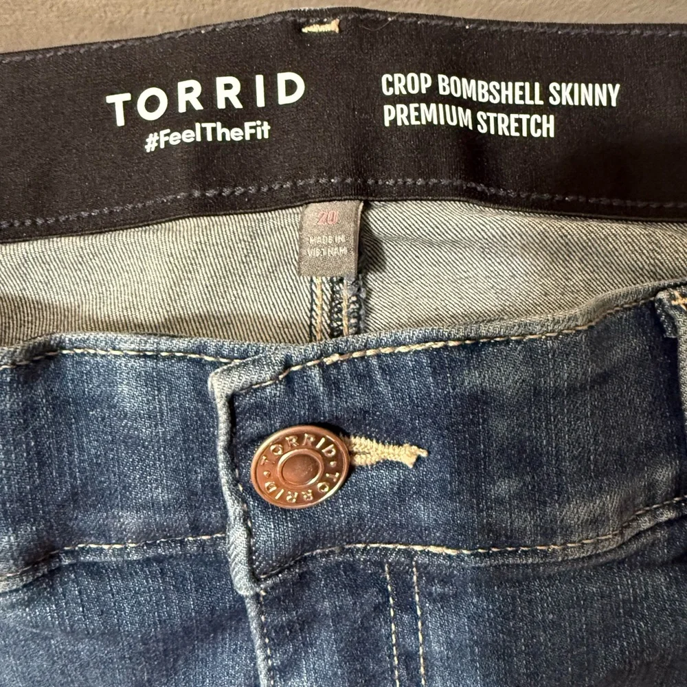 NWOT Torrid Crop Bombshell Skinny High Rise Premium Stretch Jeans, size 20 - Picture 5 of 5